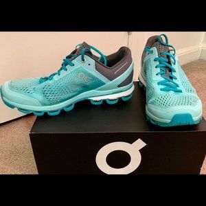 On Cloud (Cloud Surfers) 7.5 shoes